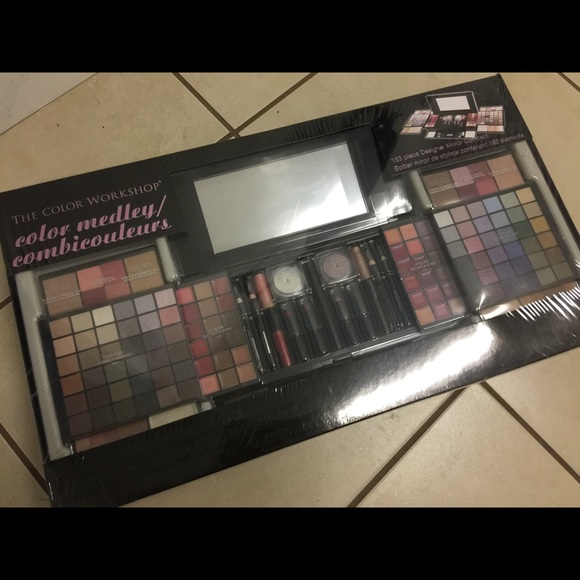 Makeup Kit - Picture 2 of 2